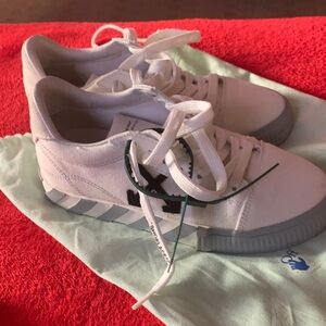 Off-White White and Gray Sneakers